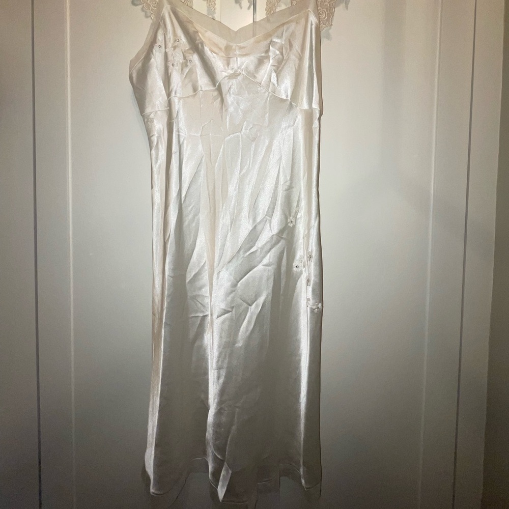 Vera Wang size medium silk nightgown, adjustable straps